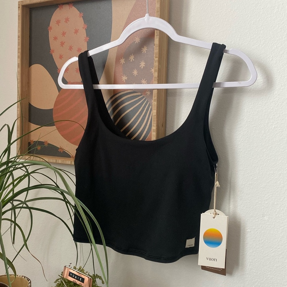 Vuori Daily Crop black top, NWT